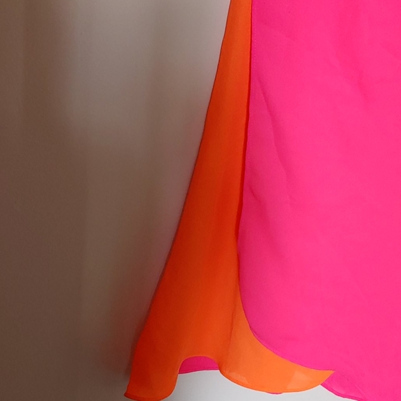 Sleeveless top - Picture 2 of 2